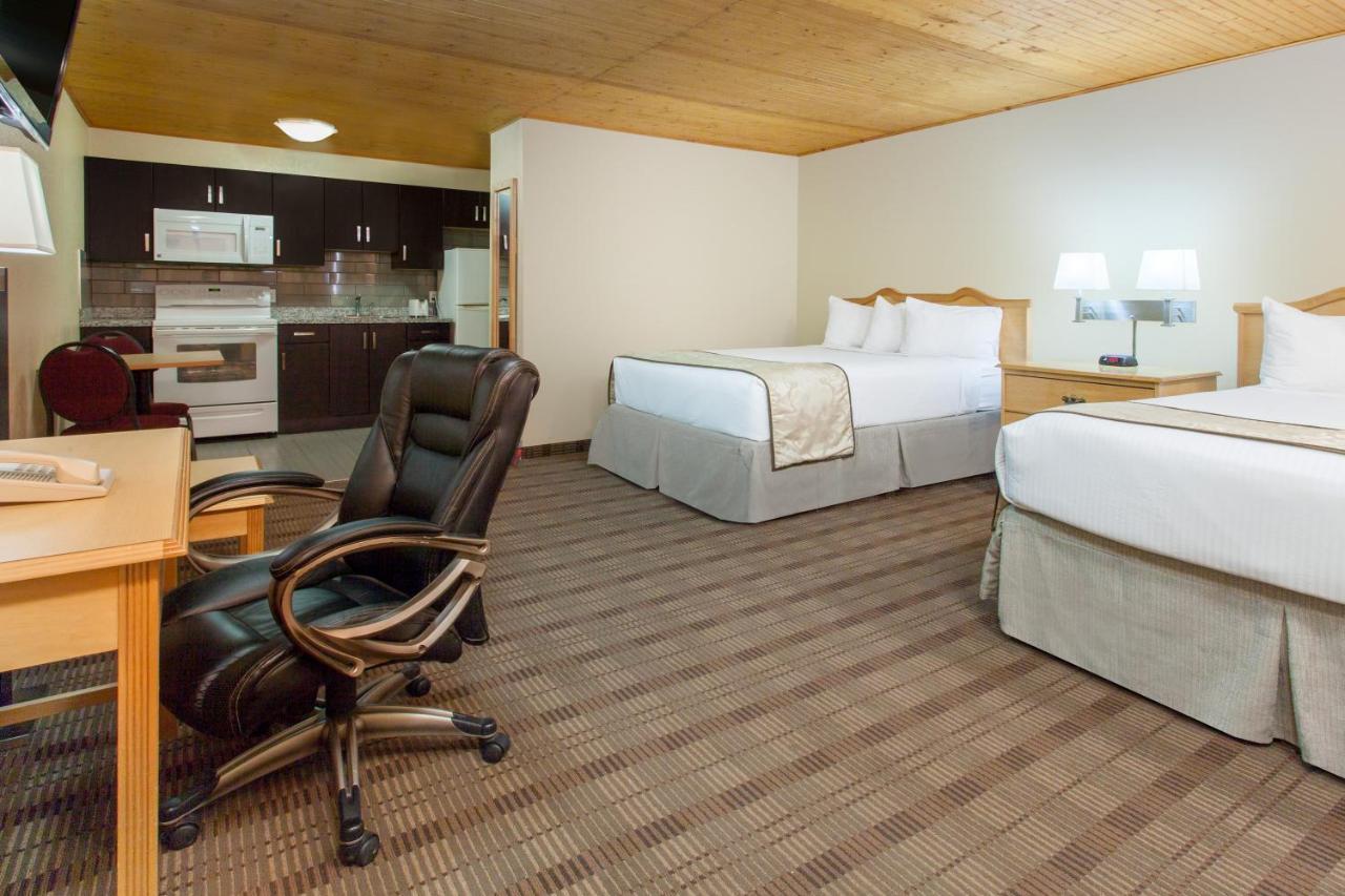 Econo Lodge Inn & Suites Медисин-Хат Экстерьер фото