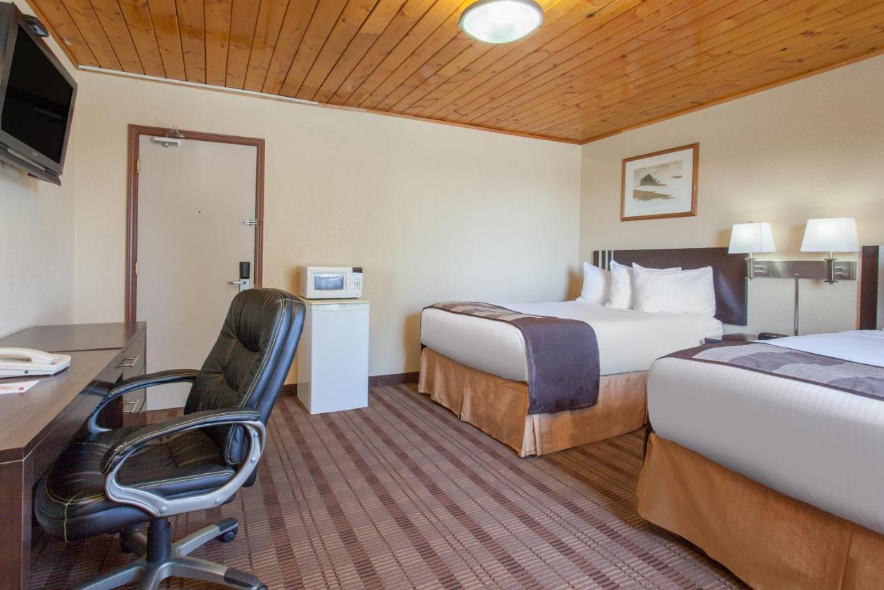 Econo Lodge Inn & Suites Медисин-Хат Экстерьер фото