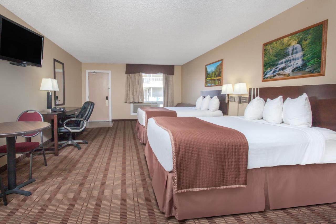 Econo Lodge Inn & Suites Медисин-Хат Экстерьер фото