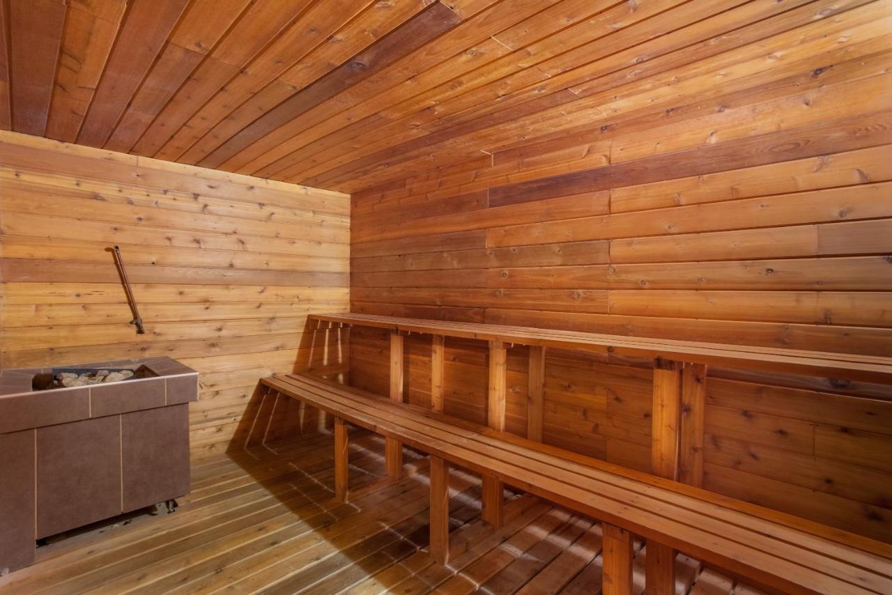 Econo Lodge Inn & Suites Медисин-Хат Экстерьер фото