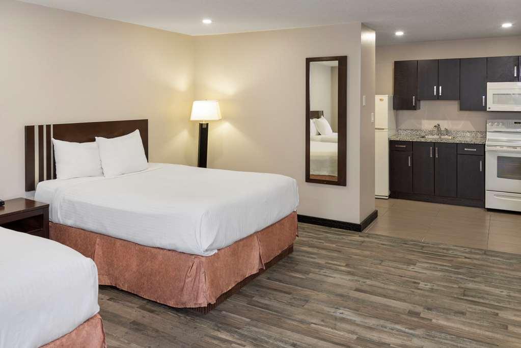 Econo Lodge Inn & Suites Медисин-Хат Номер фото
