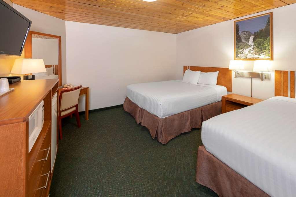 Econo Lodge Inn & Suites Медисин-Хат Номер фото
