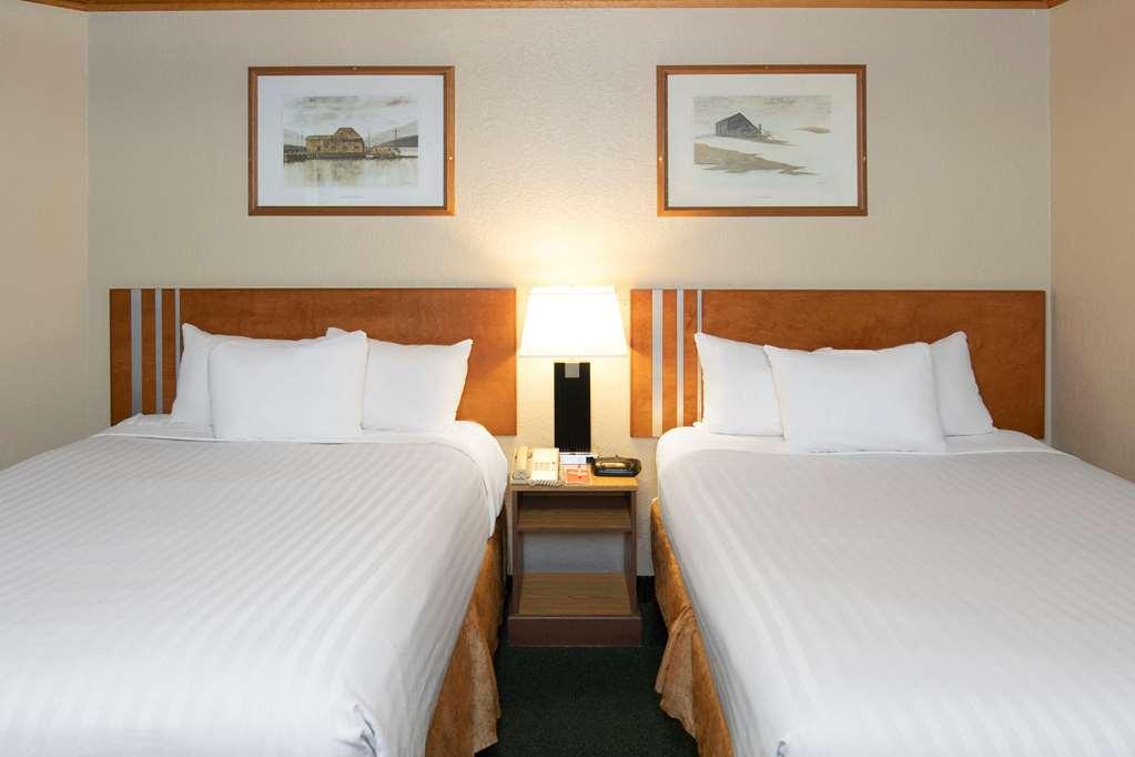 Econo Lodge Inn & Suites Медисин-Хат Номер фото