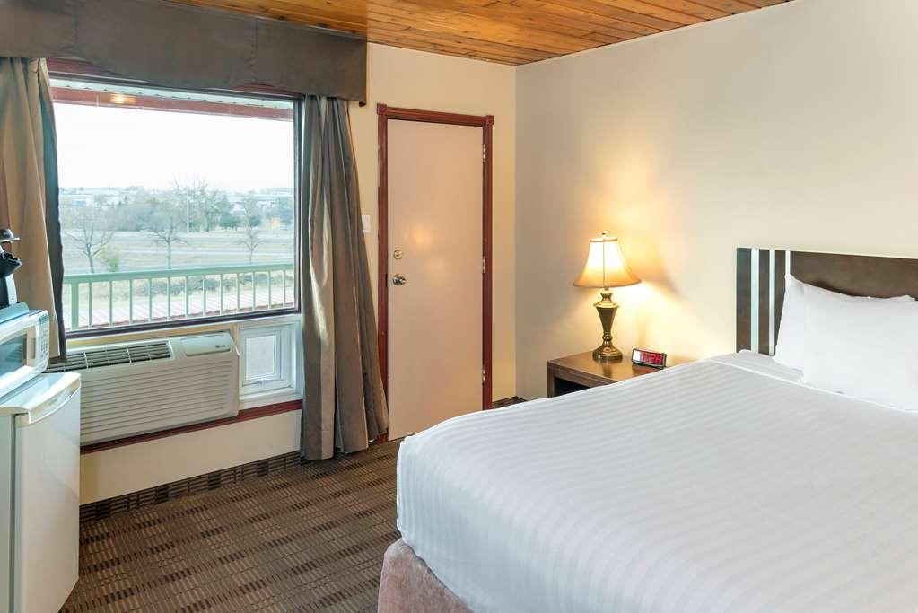 Econo Lodge Inn & Suites Медисин-Хат Номер фото