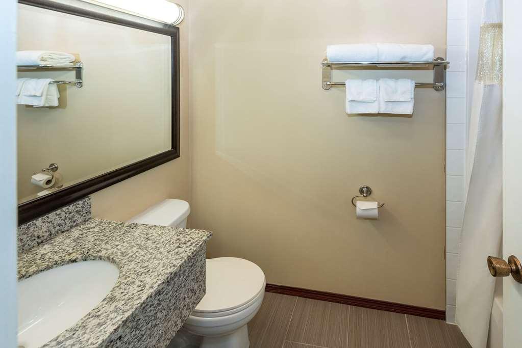 Econo Lodge Inn & Suites Медисин-Хат Экстерьер фото