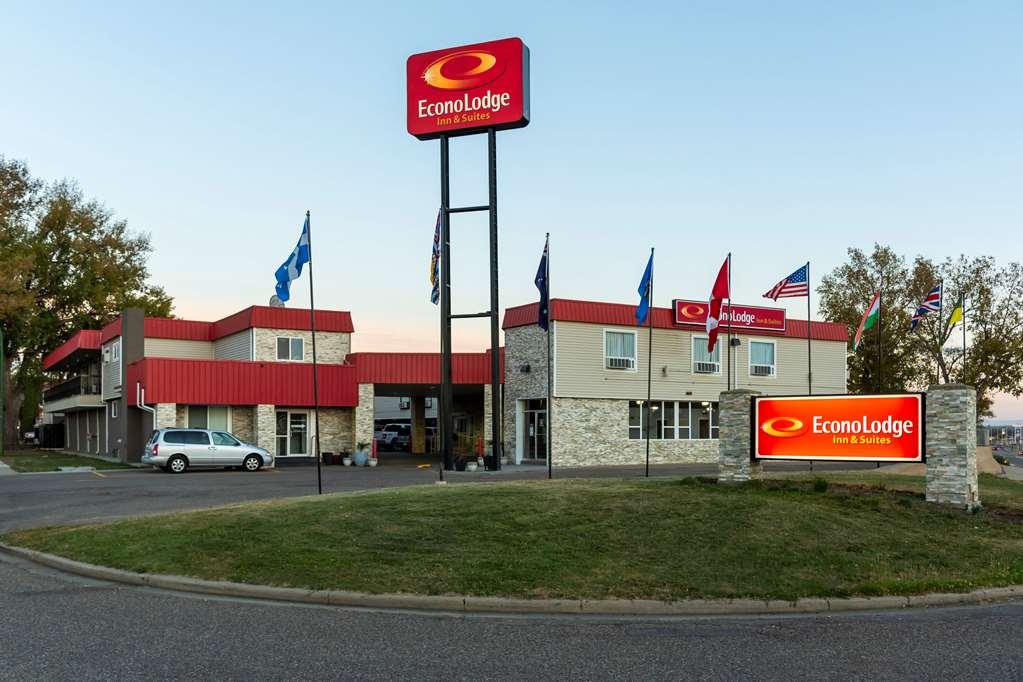 Econo Lodge Inn & Suites Медисин-Хат Экстерьер фото