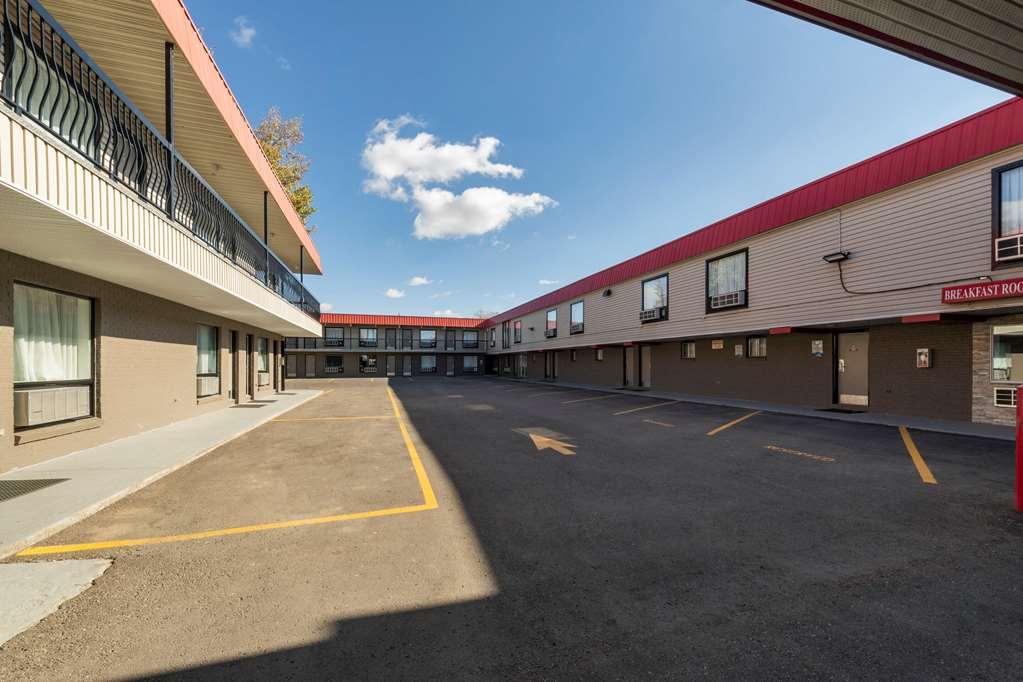 Econo Lodge Inn & Suites Медисин-Хат Удобства фото