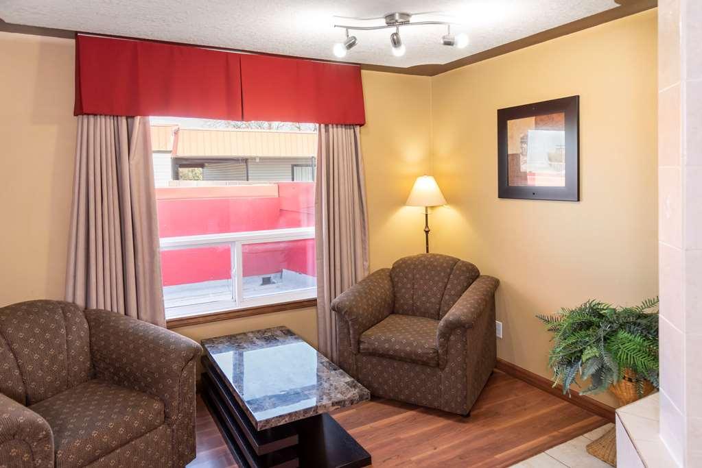 Econo Lodge Inn & Suites Медисин-Хат Номер фото