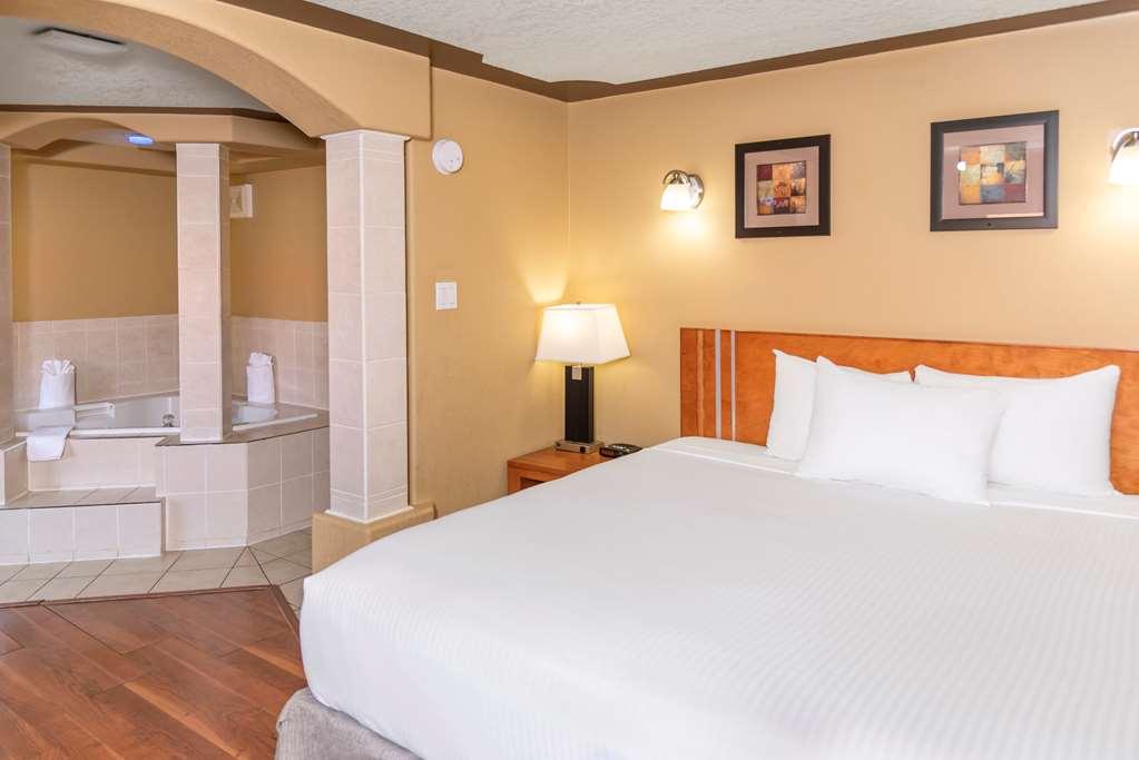 Econo Lodge Inn & Suites Медисин-Хат Номер фото