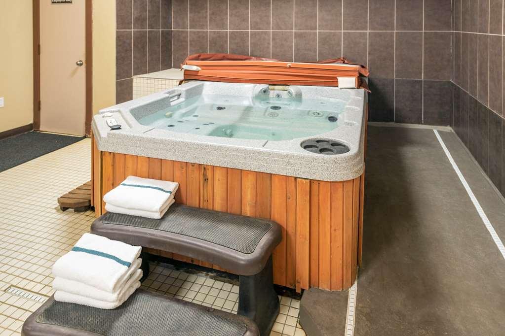 Econo Lodge Inn & Suites Медисин-Хат Удобства фото