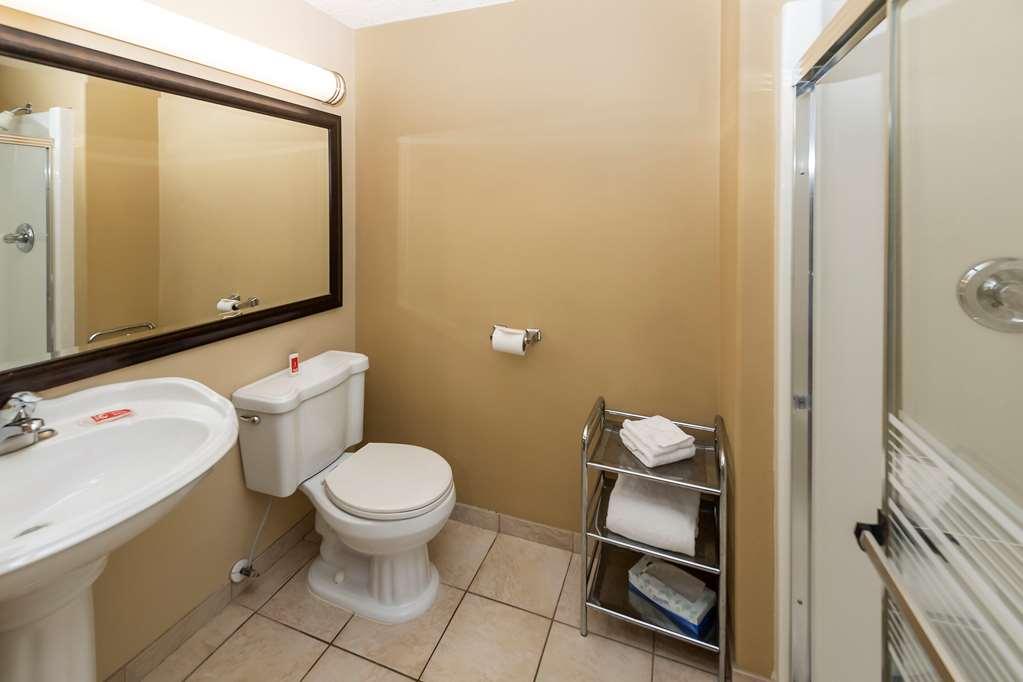 Econo Lodge Inn & Suites Медисин-Хат Номер фото