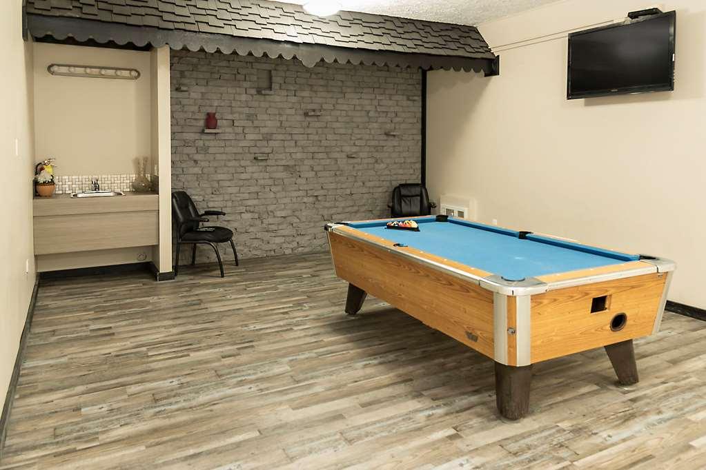Econo Lodge Inn & Suites Медисин-Хат Удобства фото