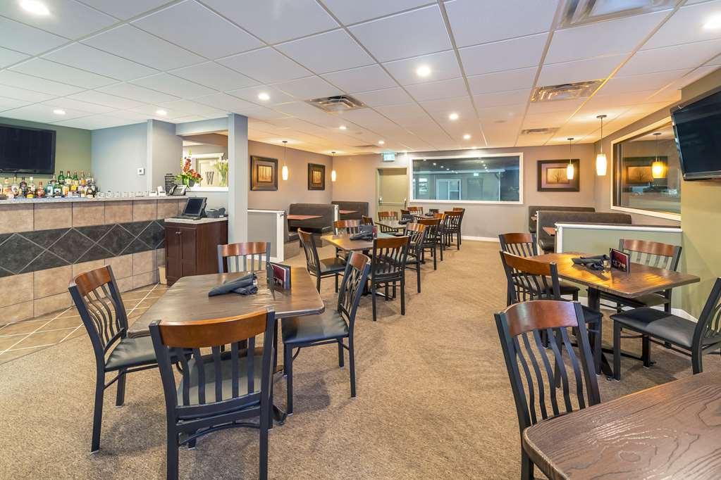 Econo Lodge Inn & Suites Медисин-Хат Ресторан фото
